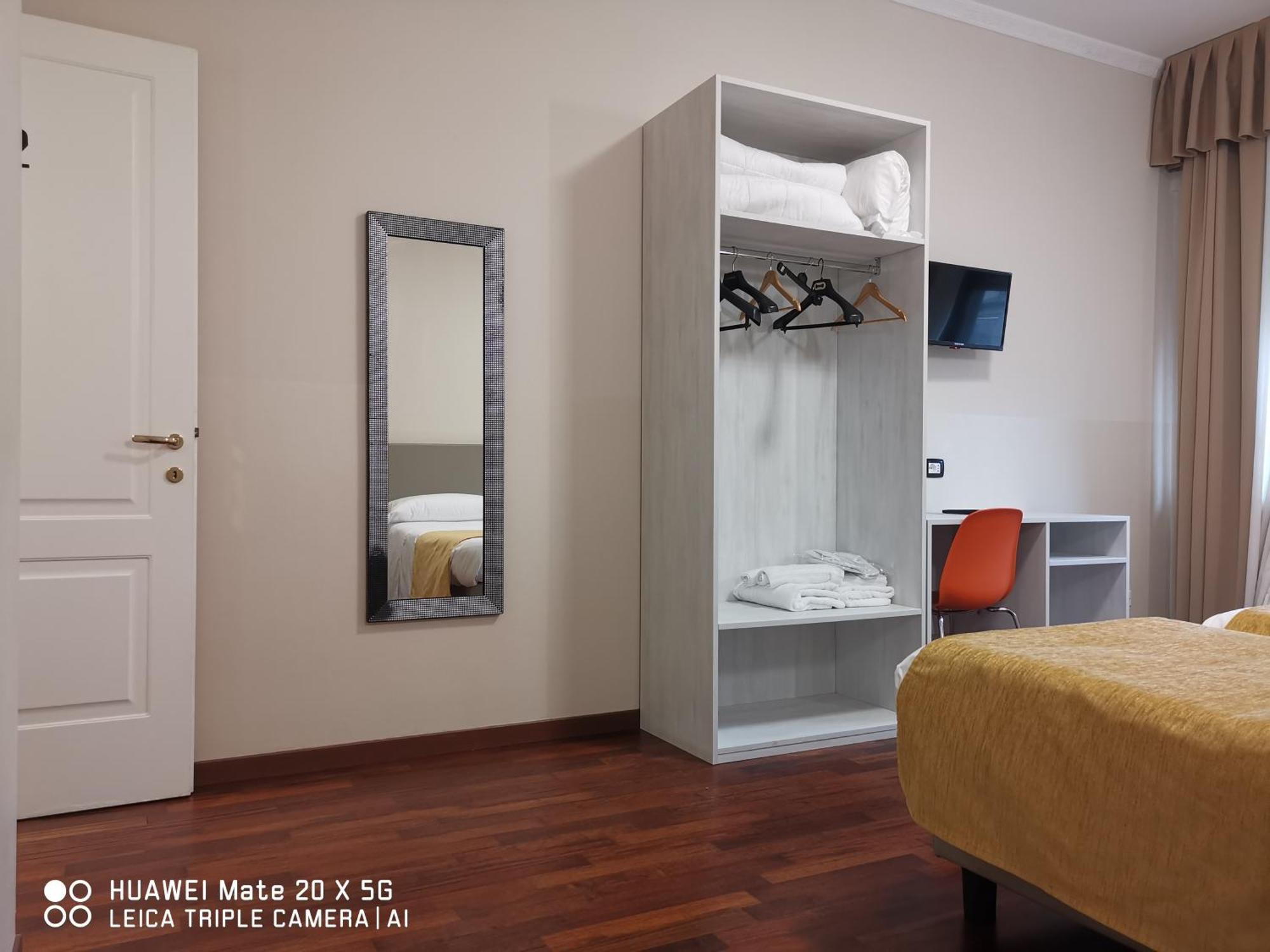 Guesthouse Central Station Group - Via Sammartini 15 밀라노 외부 사진